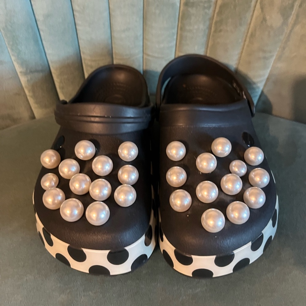 Black wt pearls and black and white dots . Like new